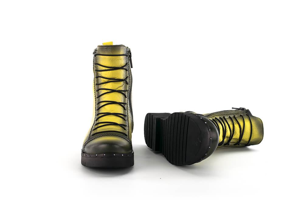 Kids' boots in yellow color 360° placeholder image