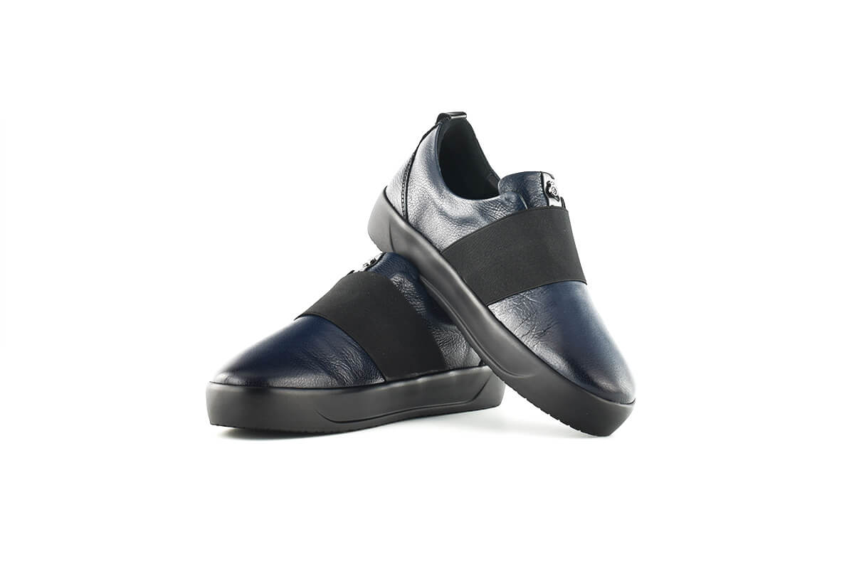 Ladies' sport shoes in dark-blue leather 360° Image