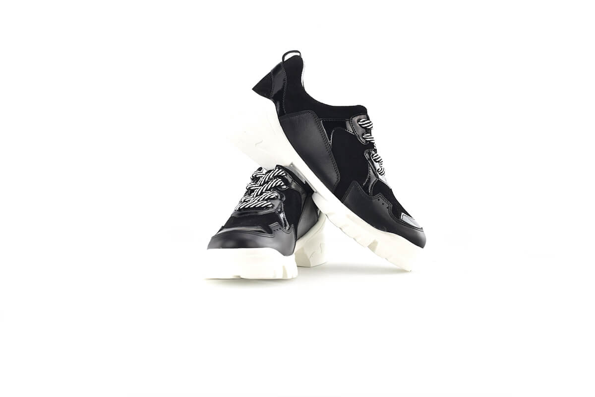 Ladies' sneakers made from black suede 360° Image