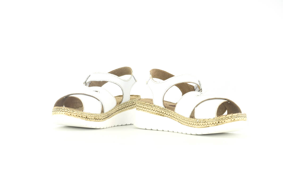 Ladies' white sandals 360° Image