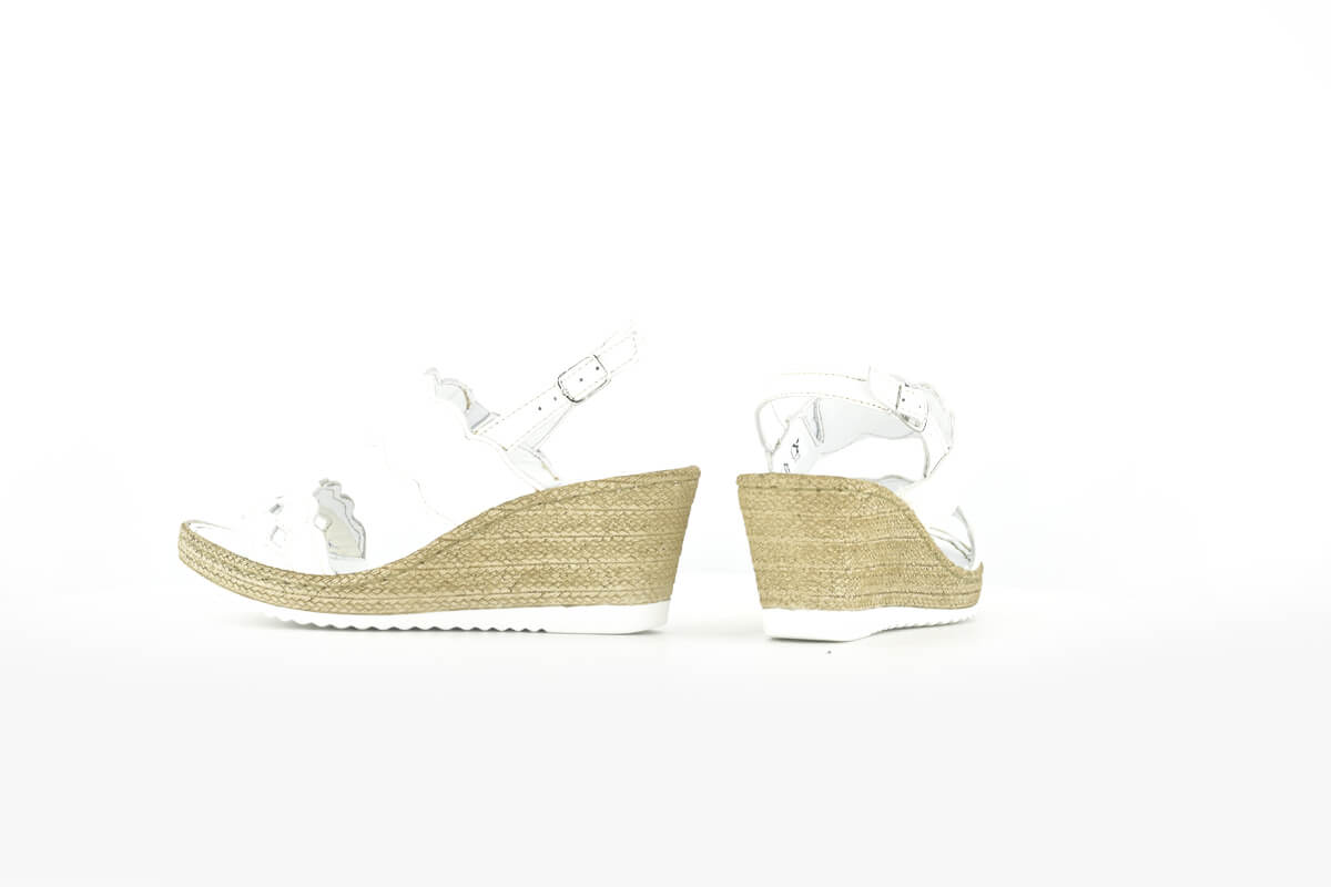 Ladies' white sandals with wedge heel sole 360° Image