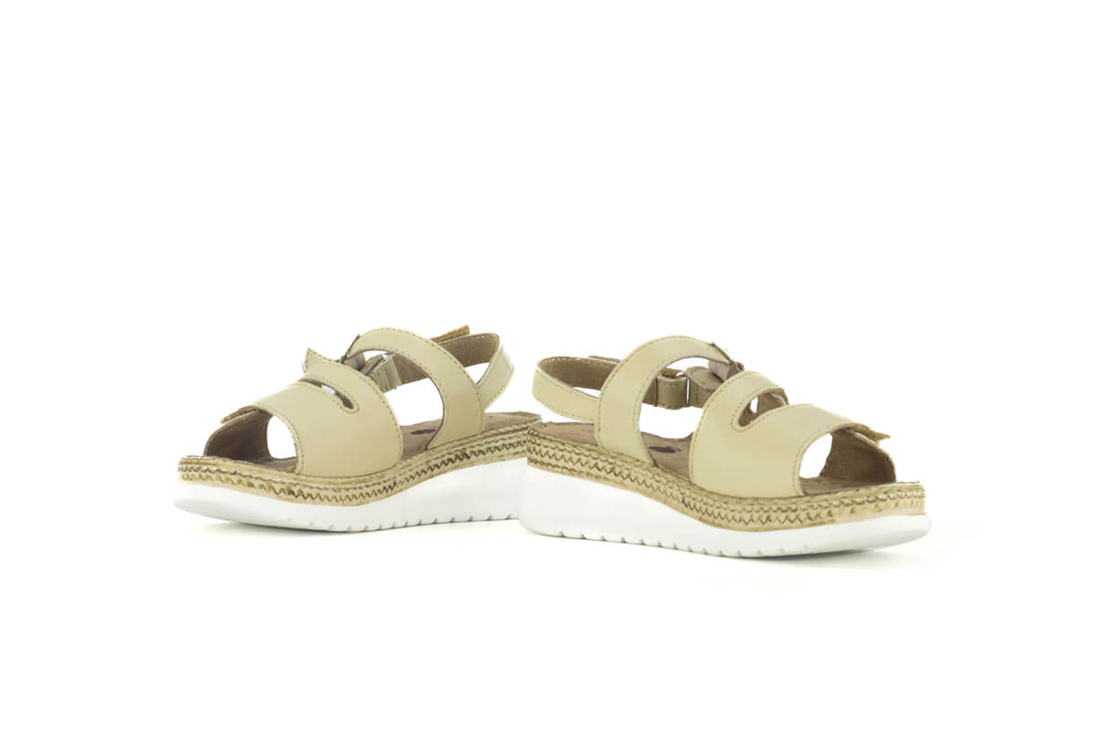 Ladies' beige sandals 360° Image