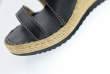 Дамски сандали в черен цвят с клиновиден ток Thumb
