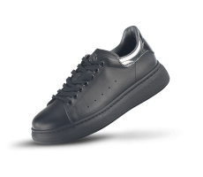 Ladies' sports shoes in black and silver