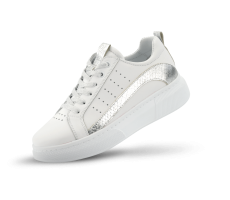 Ladies' sports shoes in white and silver