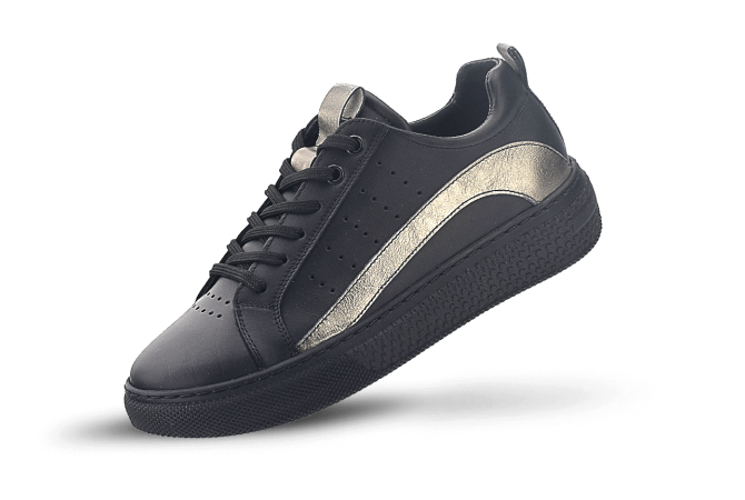 Ladies' sports shoes in black and silver