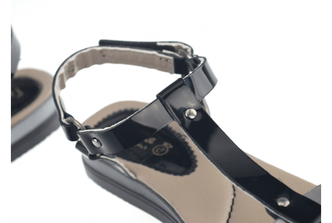 Ladies' sandals in black and silver