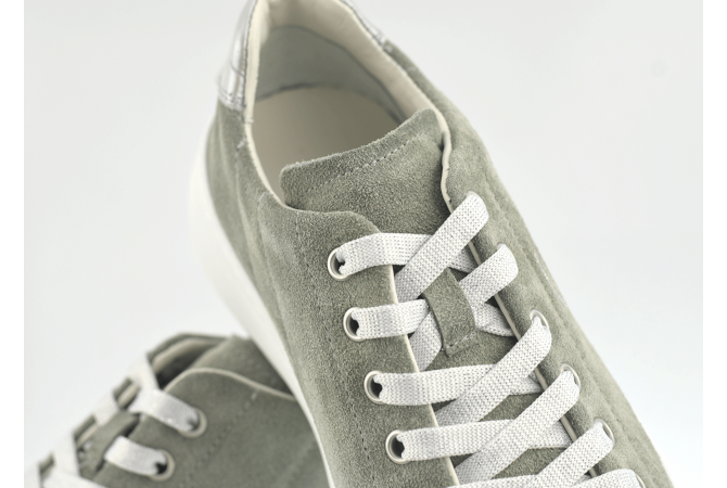 Ladies' sports shoes in gray suede leather