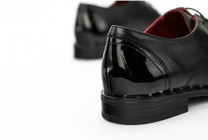 Дамски елегантни обувки в черна напа и черен лак