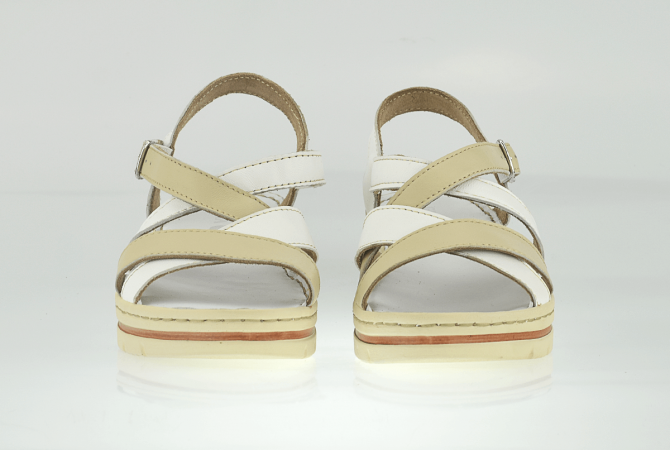 Ladies' sandals in white and beige