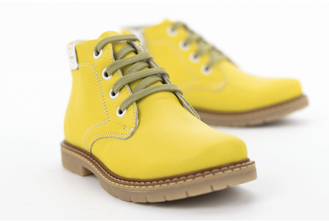 Children's boots from yellow nappa