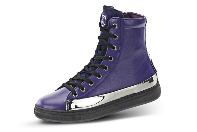 Kids' sports shoes in purple with silver stripe