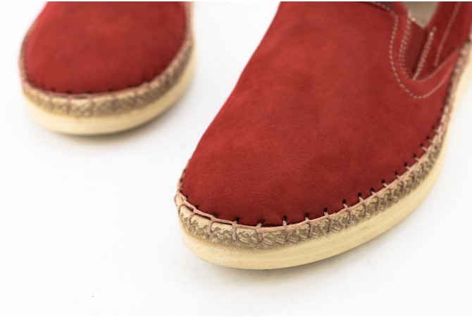 Дамски обувки с ластик в червено