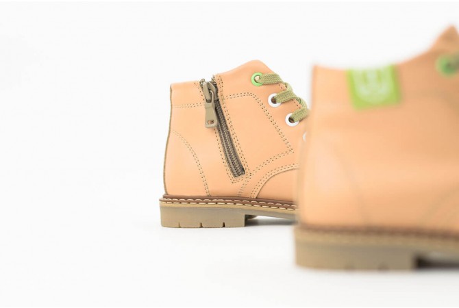 Children's boots in peach color