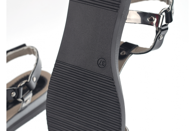 Ladies' sandals in black and silver