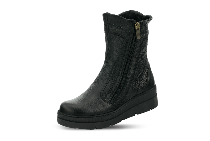 Ladies' boots in black colour with two zippers