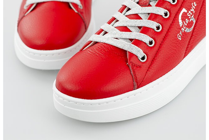 Ladies' red sports shoes