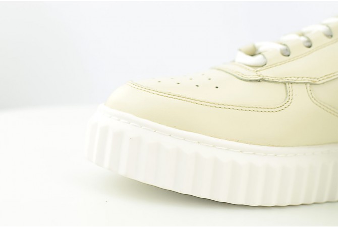 Ladies' sports shoes from beige leather