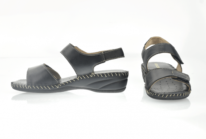 Ladies' black sandals