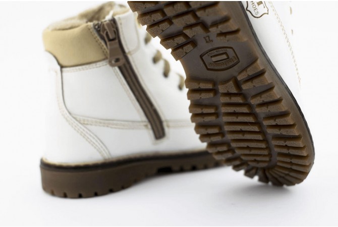 Kids' boots with a warm lining in white nappa