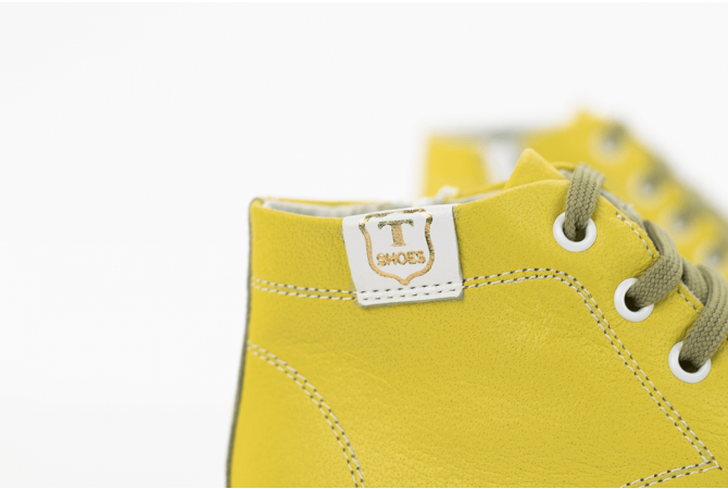 Children's boots from yellow nappa