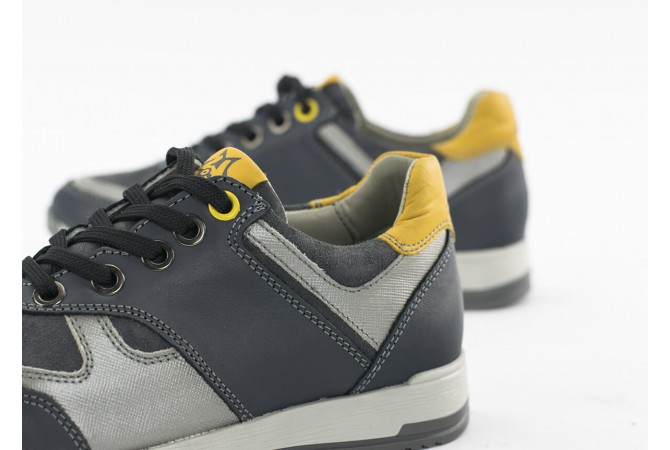 Kids' sneakers in grey and yellow colour