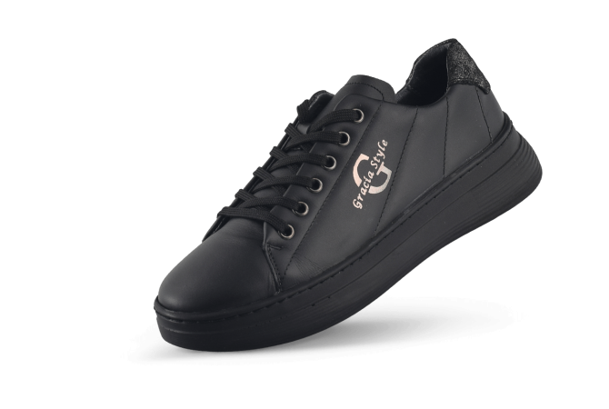 Ladies' sports shoes in black and gray