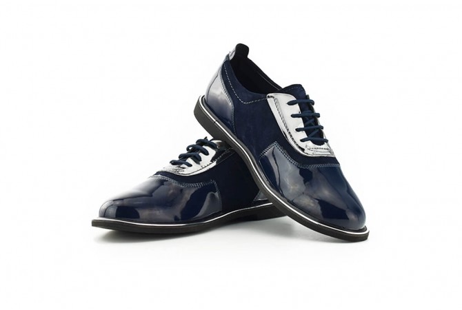 Ladies' shoes in dark blue