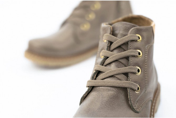 Children's boots in brown-pearl color