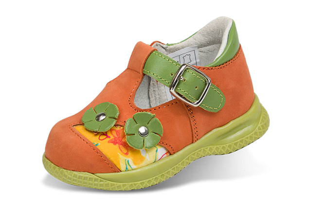 Children's sandals with decorative flowers