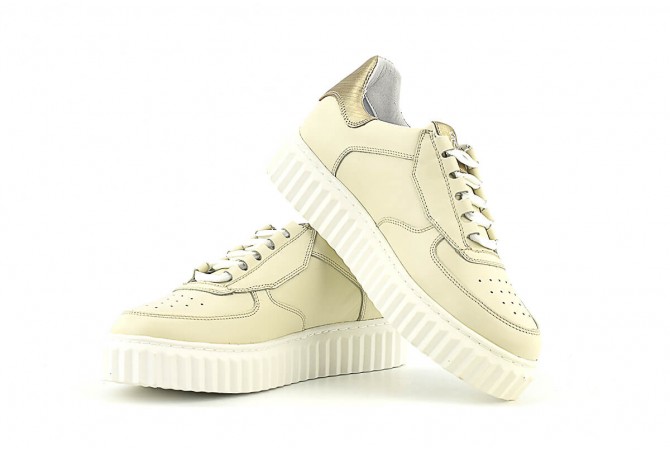 Ladies' sports shoes from beige leather