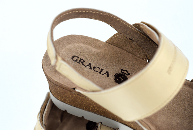 Ladies' beige sandals