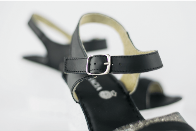 Черни дамски сандали с клиновиден ток в бяло
