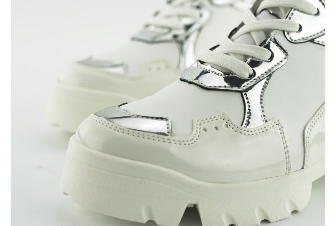 Ladies' sneakers in white and silver